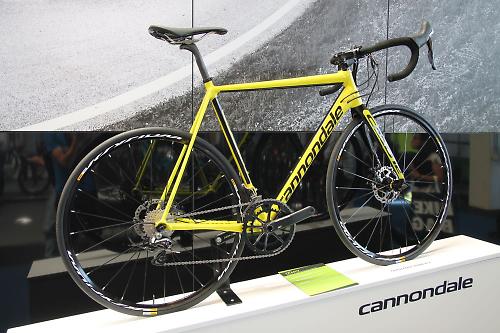 Black and best sale yellow road bike